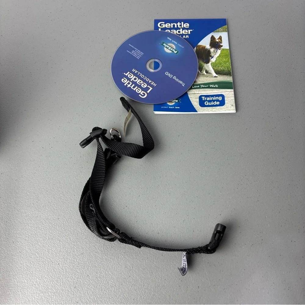 PetSafe Gentle Leader Headcollar Small Breed Up to 25 pounds Dog Collar DVD